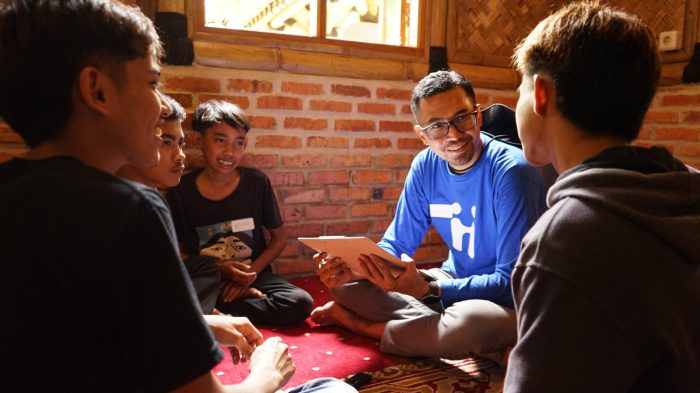 Pentingnya Peran Orang Tua Agar Anak Tak Kecanduan Gadget – DEPOK POS Pemerintah Minta Orang Tua Lebih Selektif Soal Gadget Anak