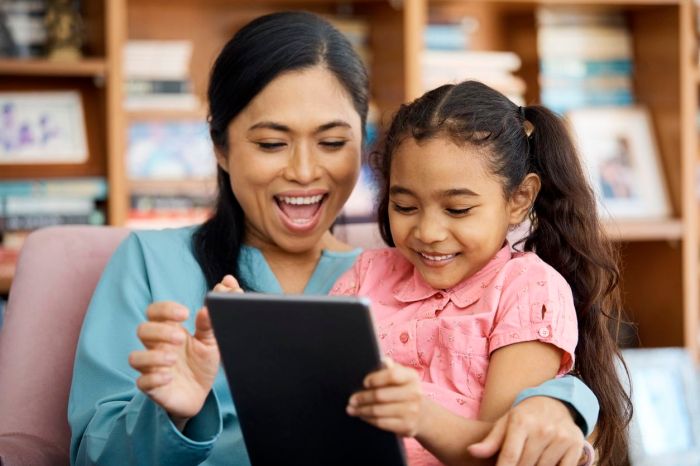 Orang Tua Batasi Anak Bermain Gadget - Kanalbekasi.com Pemerintah Minta Orang Tua Lebih Selektif Soal Gadget Anak